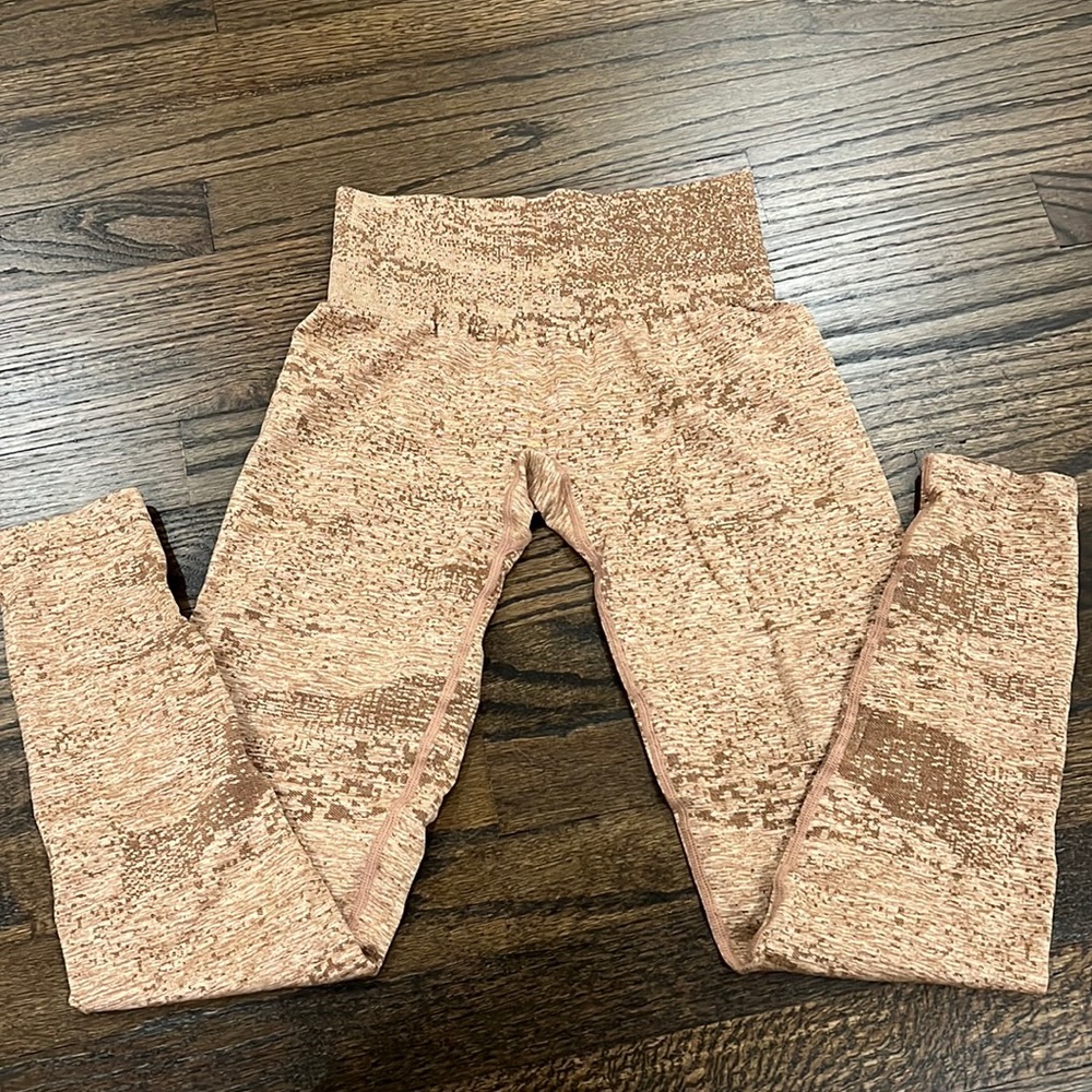 NEW NVGTN SEAMLESS LEGGINGS